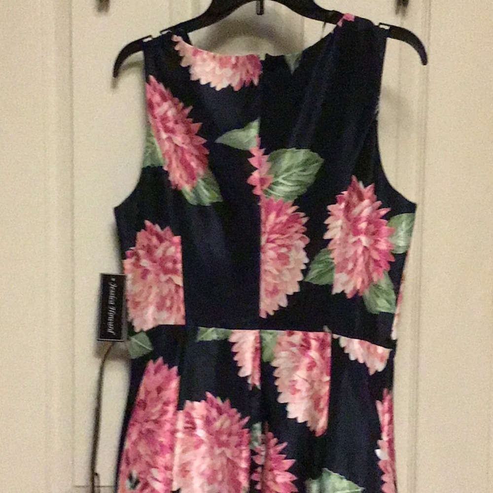 Ladies Spring Dress - Picture 4 of 8